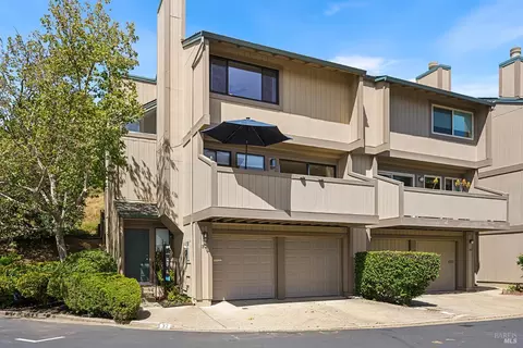 32 Mariposa Ln, Novato, CA 94947