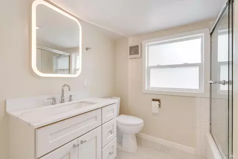 Bath - 259 W Macarthur St, Sonoma, CA 95476 photo 1 of 2