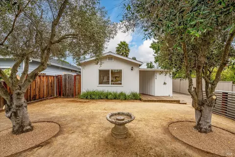 Exterior - 259 W Macarthur St, Sonoma, CA 95476 photo 2 of 10