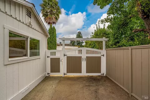 Exterior - 259 W Macarthur St, Sonoma, CA 95476 photo 4 of 10