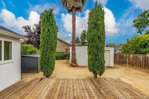 Exterior - 259 W Macarthur St, Sonoma, CA 95476 photo 6 of 10