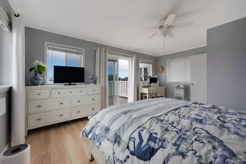 Bedroom - 7036 Cliff Ave, Bodega Bay, CA 94923 photo 4 of 6