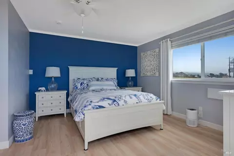 Bedroom - 7036 Cliff Ave, Bodega Bay, CA 94923 photo 3 of 6