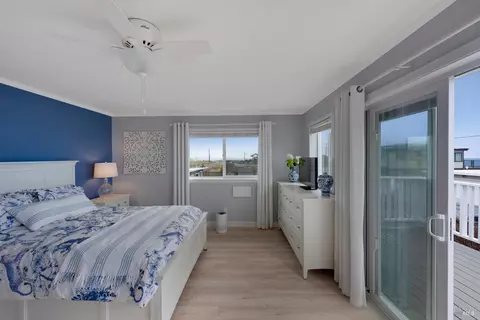 Bedroom - 7036 Cliff Ave, Bodega Bay, CA 94923 photo 2 of 6