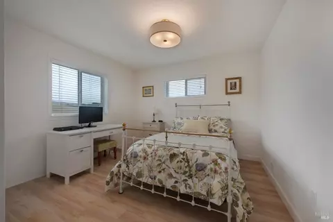 Bedroom - 7036 Cliff Ave, Bodega Bay, CA 94923 photo 5 of 6