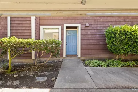 2426 Lakeview Dr, Santa Rosa, CA 95405