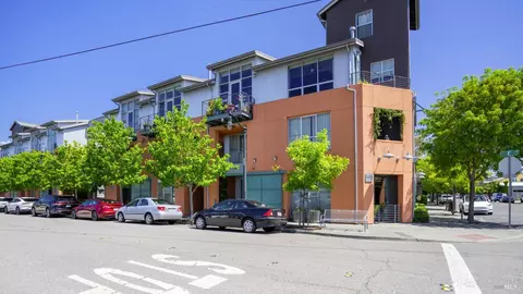 137 F St, Petaluma, CA 94952