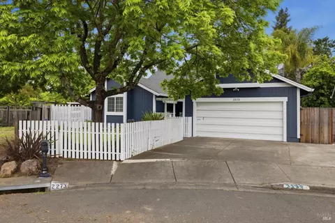 2273 White Chapel Ct, Santa Rosa, CA 95401