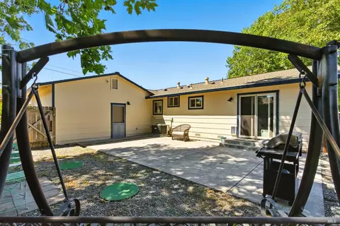 Exterior - 5816 Lowell Ct, Cotati, CA 94931 photo 7 of 17