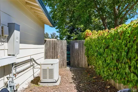 Exterior - 5816 Lowell Ct, Cotati, CA 94931 photo 6 of 17