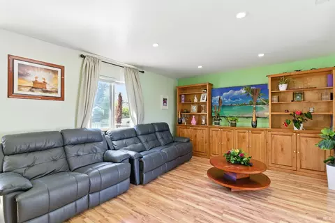 Living - 5816 Lowell Ct, Cotati, CA 94931 photo 2 of 2