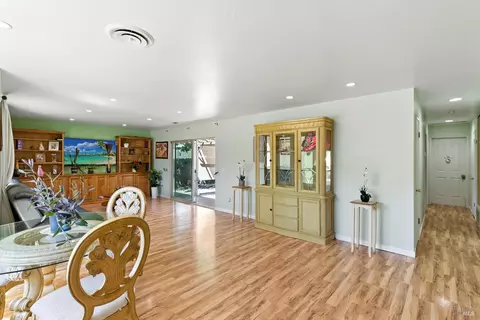 Living - 5816 Lowell Ct, Cotati, CA 94931 photo 1 of 2
