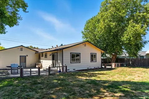 Exterior - 5816 Lowell Ct, Cotati, CA 94931 photo 9 of 17