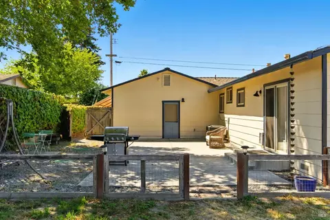 Exterior - 5816 Lowell Ct, Cotati, CA 94931 photo 8 of 17