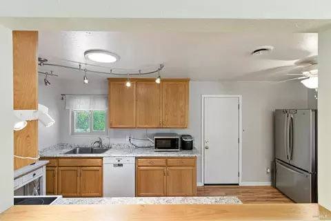 Kitchen - 5816 Lowell Ct, Cotati, CA 94931 photo 4 of 4