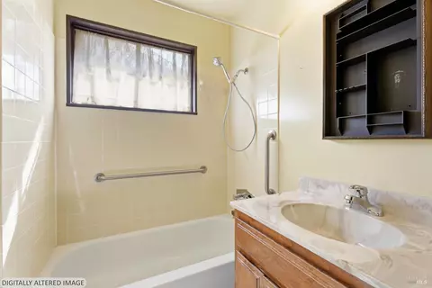 Bath - 548 Peach St, Ukiah, CA 95482 photo 1 of 1