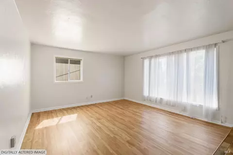 Living - 548 Peach St, Ukiah, CA 95482 photo 1 of 3