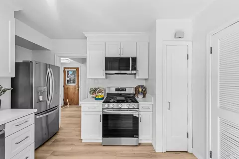 Kitchen - 433 Glenn St, Vallejo, CA 94590 photo 3 of 3