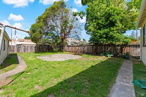 Exterior - 433 Glenn St, Vallejo, CA 94590 photo 4 of 10