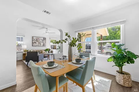 Dining - 433 Glenn St, Vallejo, CA 94590 photo 3 of 3