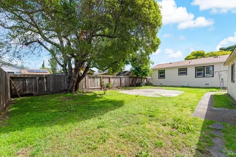 Exterior - 433 Glenn St, Vallejo, CA 94590 photo 7 of 10