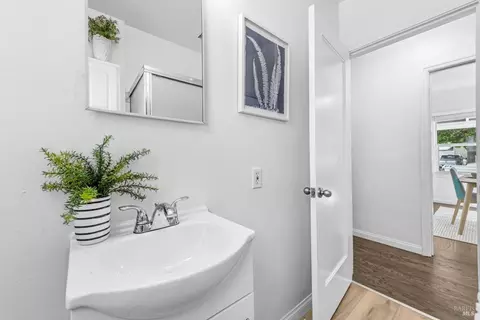 Bath - 433 Glenn St, Vallejo, CA 94590 photo 2 of 2