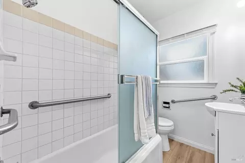 Bath - 433 Glenn St, Vallejo, CA 94590 photo 1 of 2