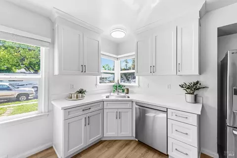 Kitchen - 433 Glenn St, Vallejo, CA 94590 photo 2 of 3