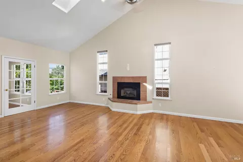 Living - 961 Central Ave, Sonoma, CA 95476 photo 2 of 5