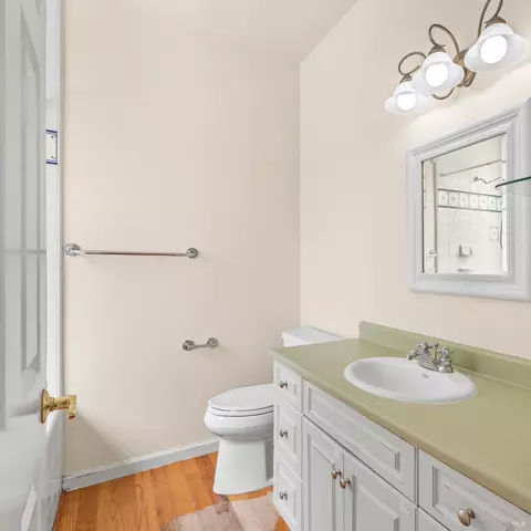 Bath - 961 Central Ave, Sonoma, CA 95476 photo 1 of 3