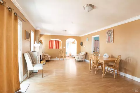 Living - 100 Gleason Ave, Vallejo, CA 94590 photo 3 of 3
