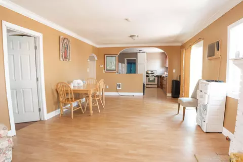 Living - 100 Gleason Ave, Vallejo, CA 94590 photo 2 of 3