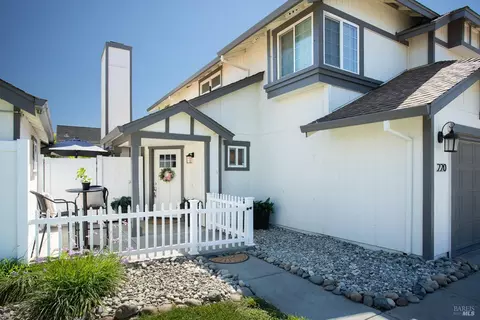 Exterior - 220 Foster Ln, Dixon, CA 95620 photo 4 of 13
