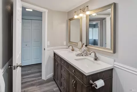 Bath - 220 Foster Ln, Dixon, CA 95620 photo 5 of 5