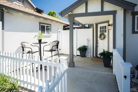 Exterior - 220 Foster Ln, Dixon, CA 95620 photo 6 of 13