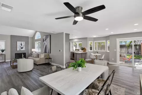 Dining - 220 Foster Ln, Dixon, CA 95620 photo 2 of 5