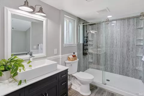 Bath - 220 Foster Ln, Dixon, CA 95620 photo 2 of 5