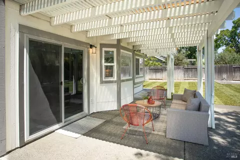 Exterior - 220 Foster Ln, Dixon, CA 95620 photo 7 of 13