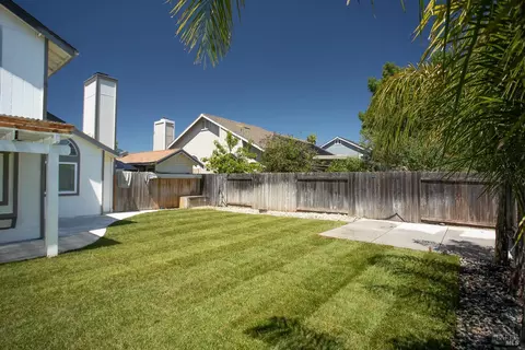 Exterior - 220 Foster Ln, Dixon, CA 95620 photo 12 of 13