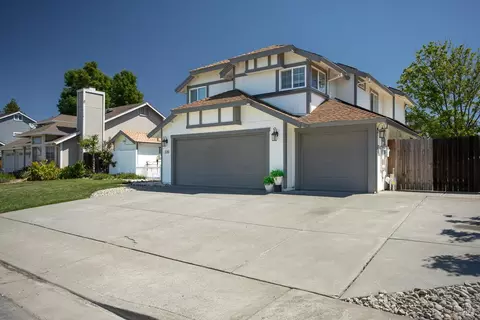 Exterior - 220 Foster Ln, Dixon, CA 95620 photo 2 of 13