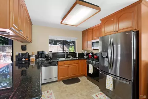 Kitchen - 172 Pinto Dr, Vallejo, CA 94591 photo 2 of 3