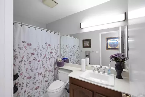 Bath - 172 Pinto Dr, Vallejo, CA 94591 photo 1 of 2