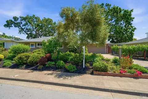 2418 Grahn Dr, Santa Rosa, CA 95404