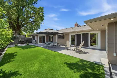 2418 Grahn Dr, Santa Rosa, CA 95404