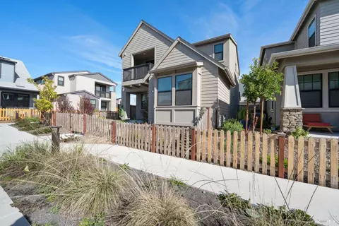 1594 Waterside Ln, Rohnert Park, CA 94928