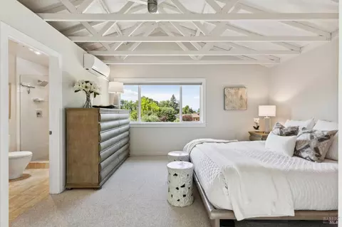 Bedroom - 1067-1069 Darms Ln, Napa, CA 94558 photo 9 of 10