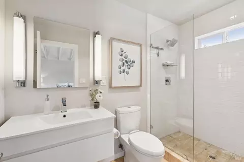 Bath - 1067-1069 Darms Ln, Napa, CA 94558 photo 4 of 4