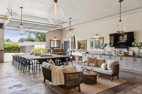 Dining - 1067-1069 Darms Ln, Napa, CA 94558 photo 3 of 8