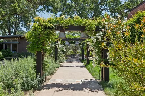 Exterior - 1067-1069 Darms Ln, Napa, CA 94558 photo 12 of 38