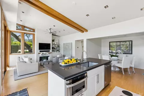 Kitchen - 1067-1069 Darms Ln, Napa, CA 94558 photo 6 of 10